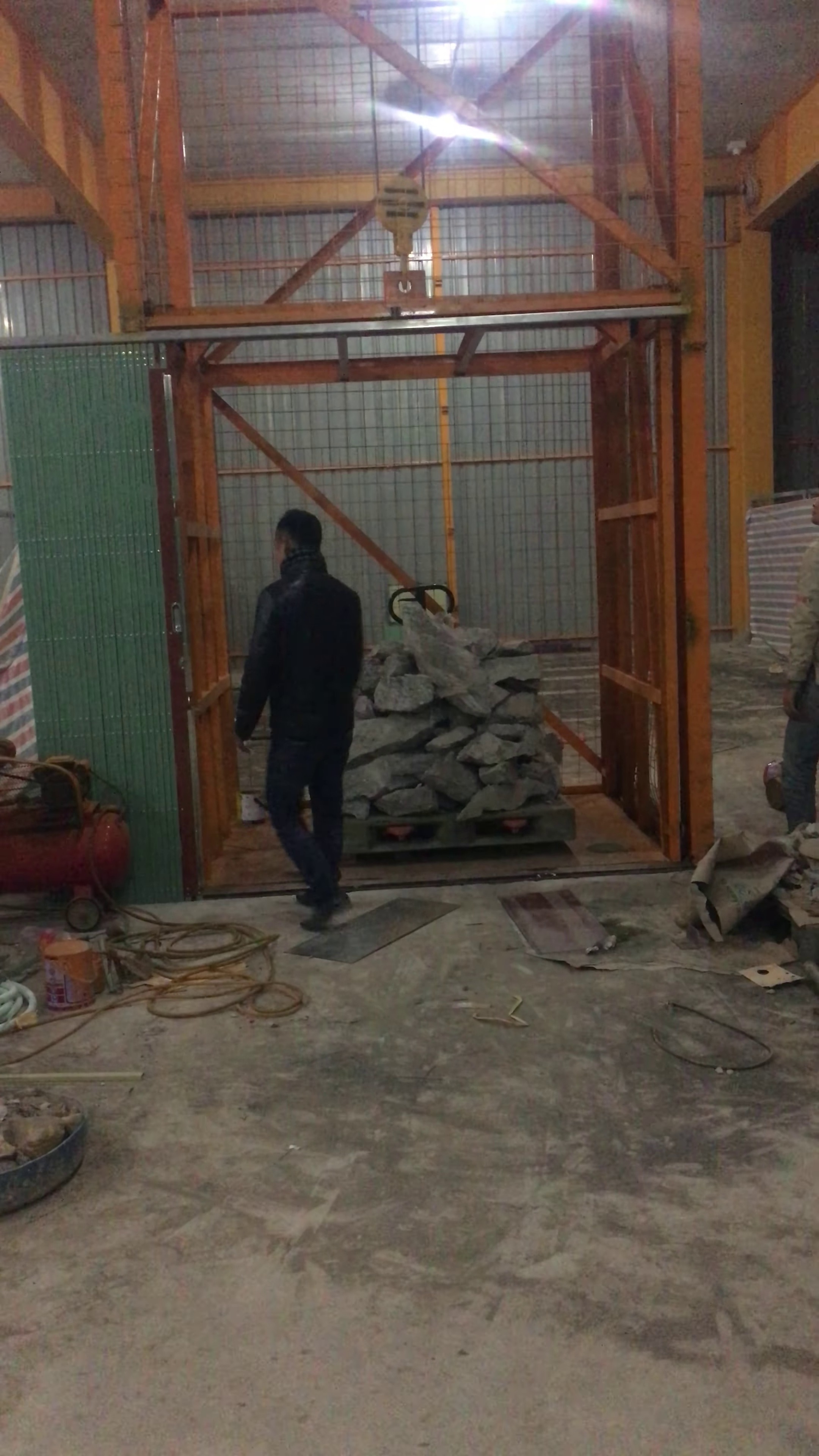 Thang Máy Tải Hàng Nặng 3000kg - 5000kg