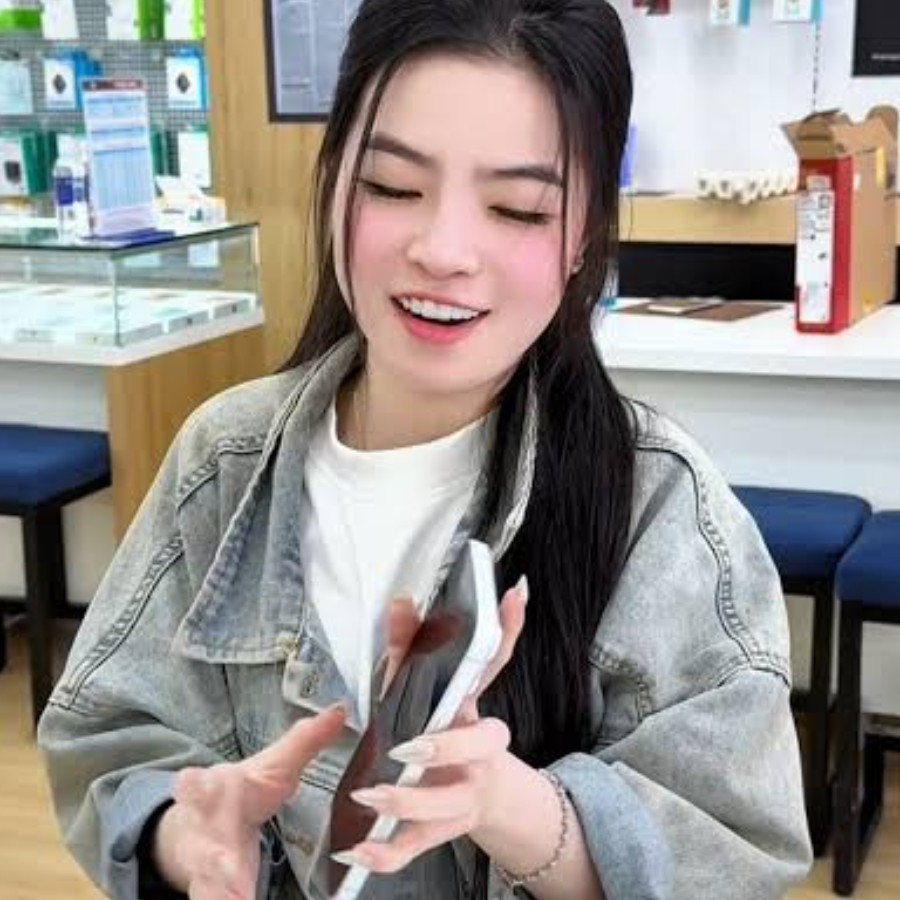 Chị Lan Anh