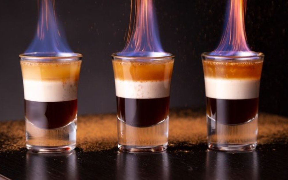 Cách pha cocktail B52 ngon, đẹp mắt và dễ thực hiện tại nhà